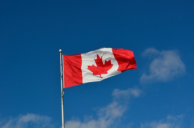 トロント大学　カナダ　旗