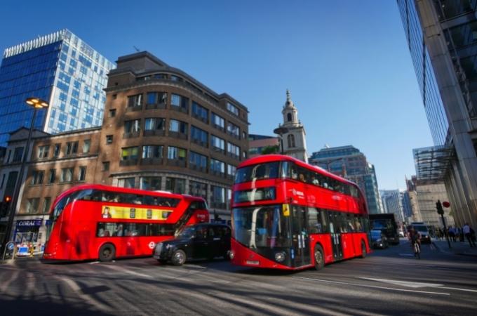 イギリス　赤いバス