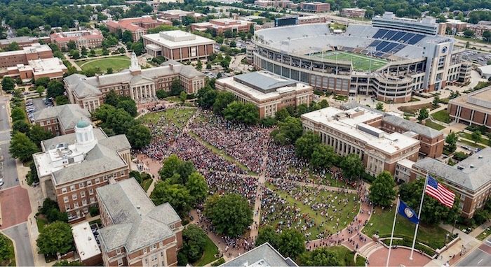 州立大学の航空写真